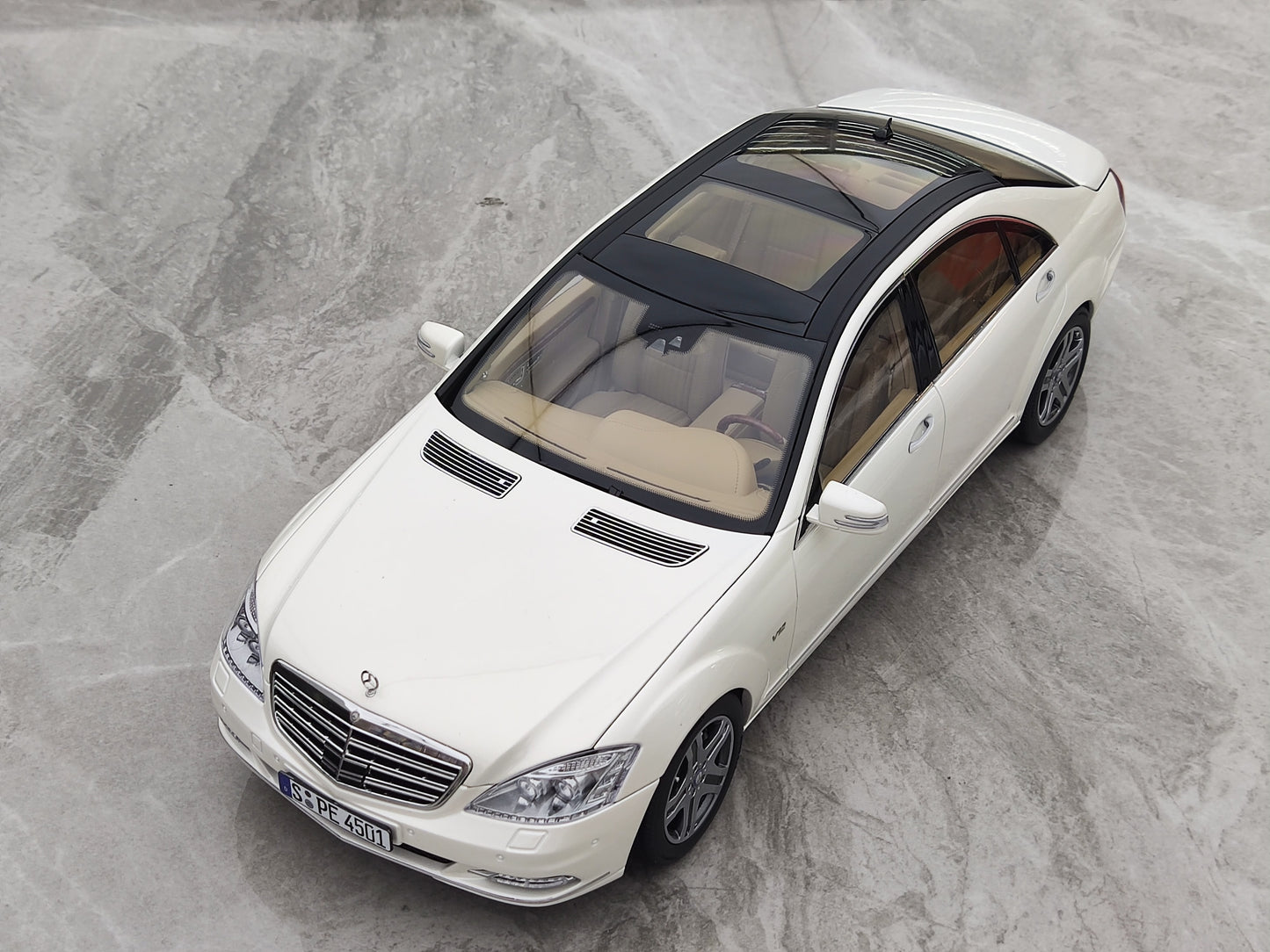 MOTORHELIX 1/18 Mercedes-Benz S-Class S600L (W221) White Alloy Car Model MH308