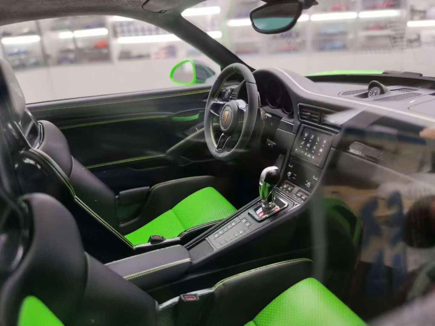 DM 1/8 Porsche 911 GT3RS Green Simulated Car Model PG011P
