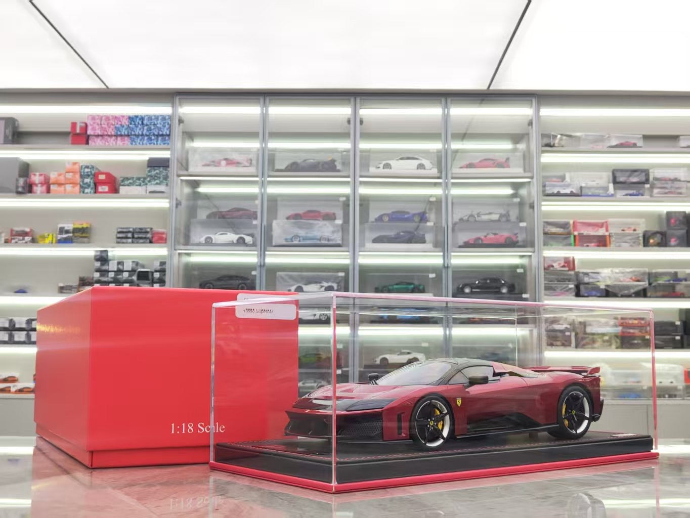MR 1/18 Ferrari F80 Hardtop Red Model Car FE045A