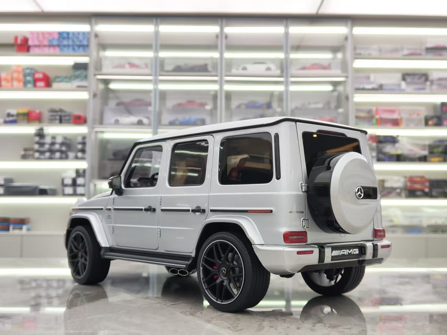AR 1/18 Mercedes-Benz G63 AMG Silver All-Metal Opening Car Model 820808