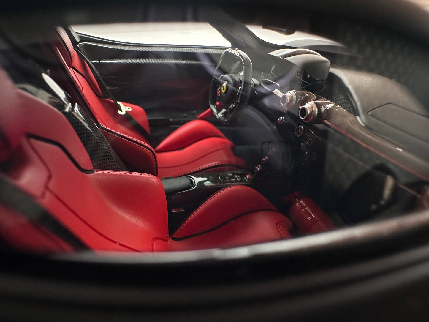 GAVIN + ZigzagYoungste 1:18 Ferrari LaFerrari Matte Black (GA004)