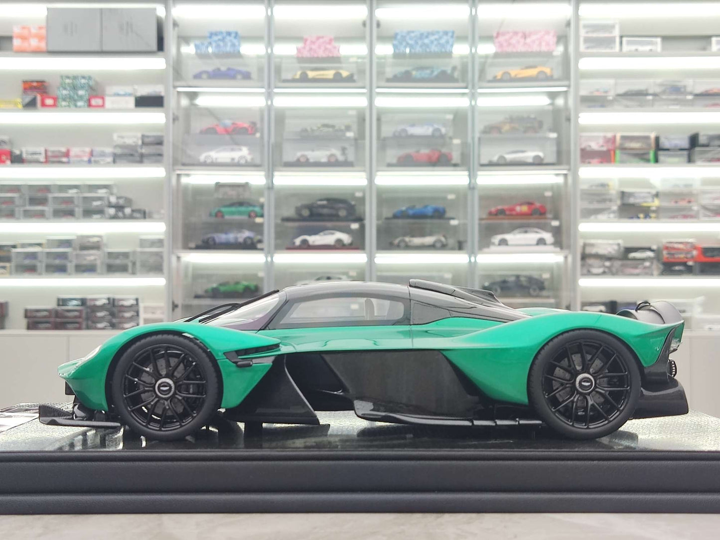 FRONTIART 1/18 Aston Martin Valkyire British Green FA146