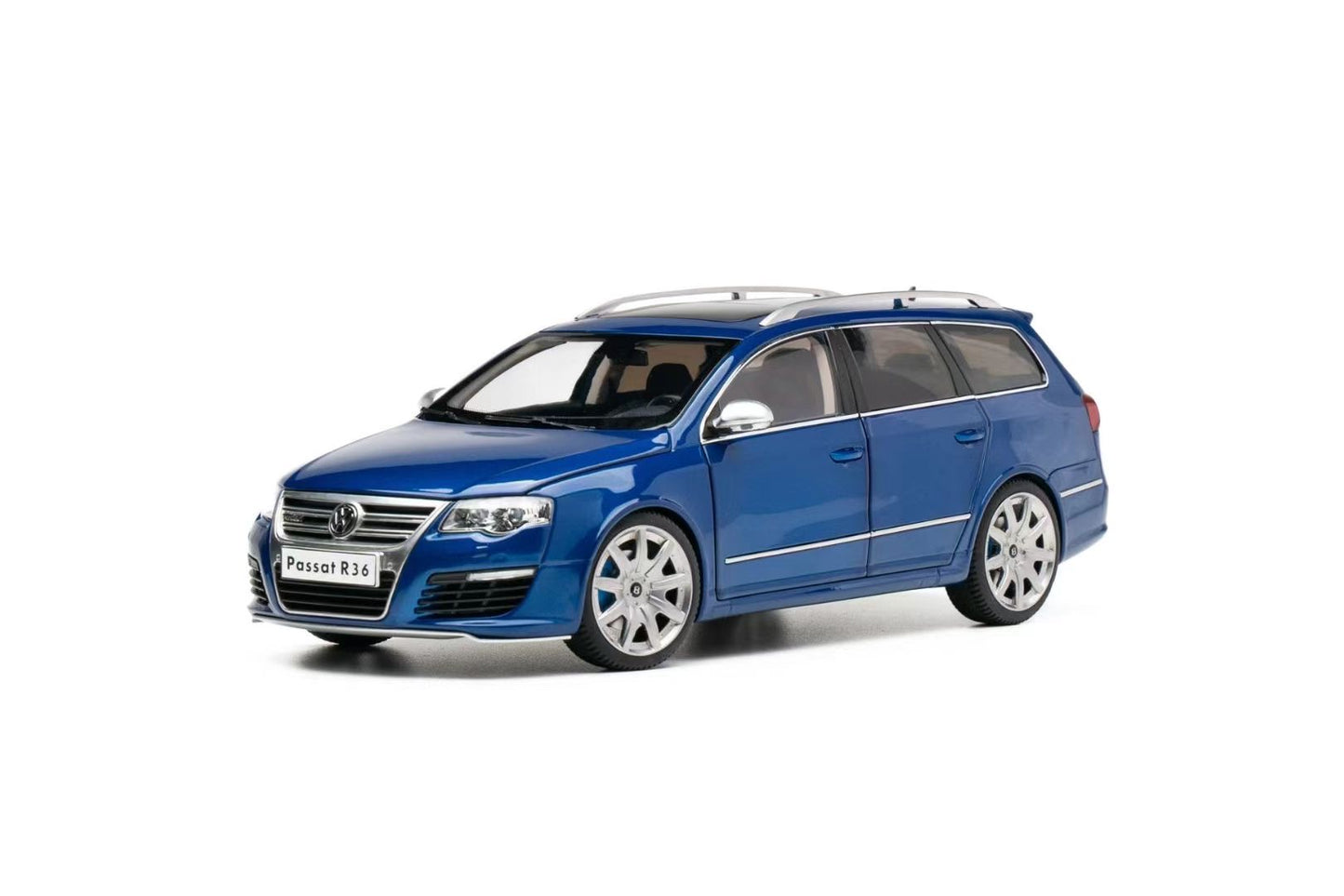 NZG 1/18 Volkswagen Passat Estate R36 Die Cast Car Model