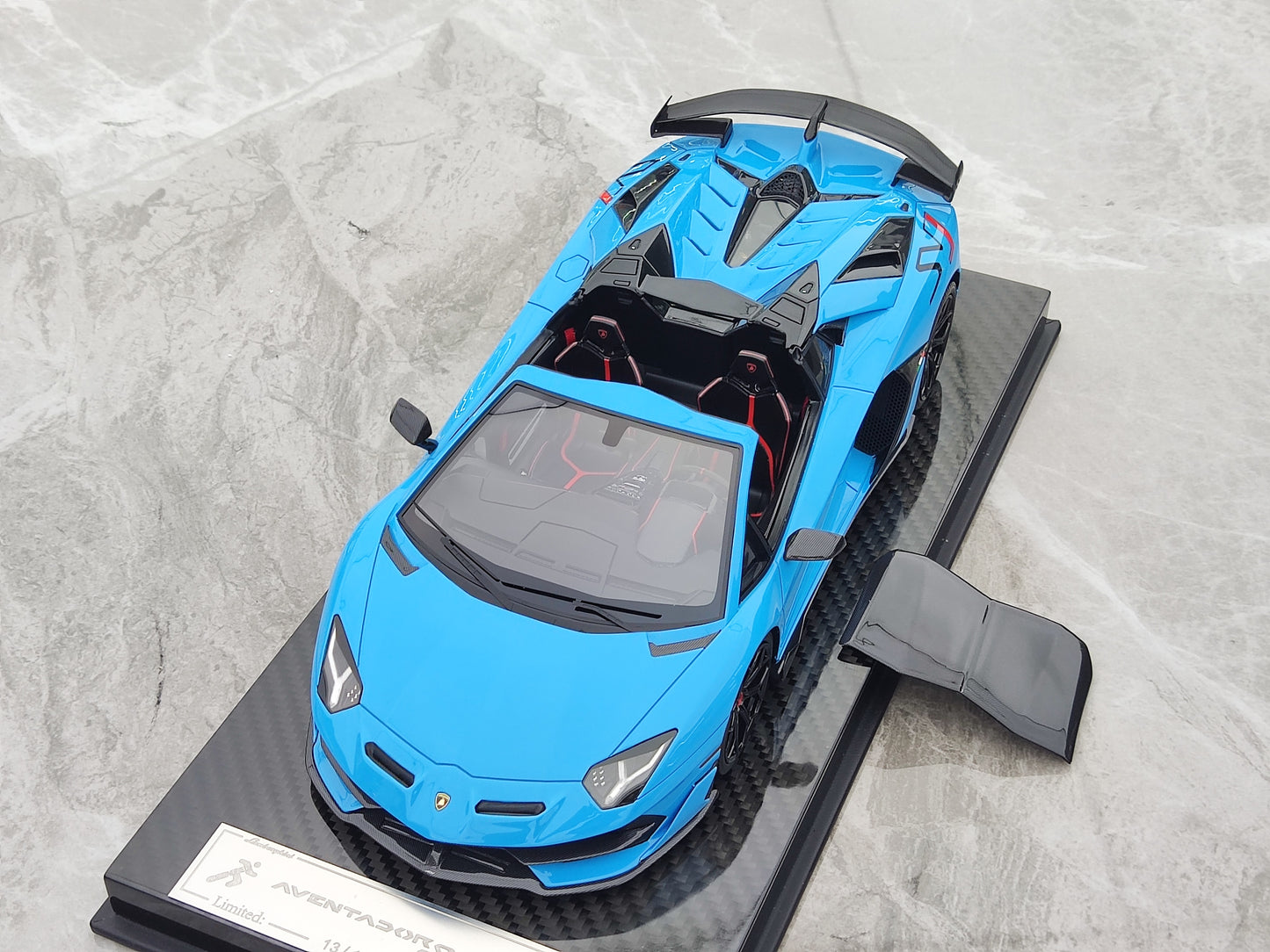 UU 1/18 Lamborghini SVJ Baby Blue UU002