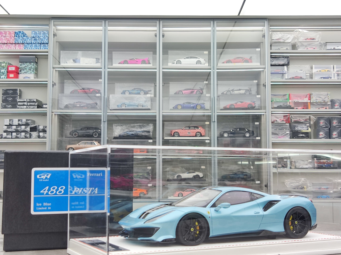 GH MODEL 1/18 Ferrari Novitec 488 Pista Limited Edition Model Car