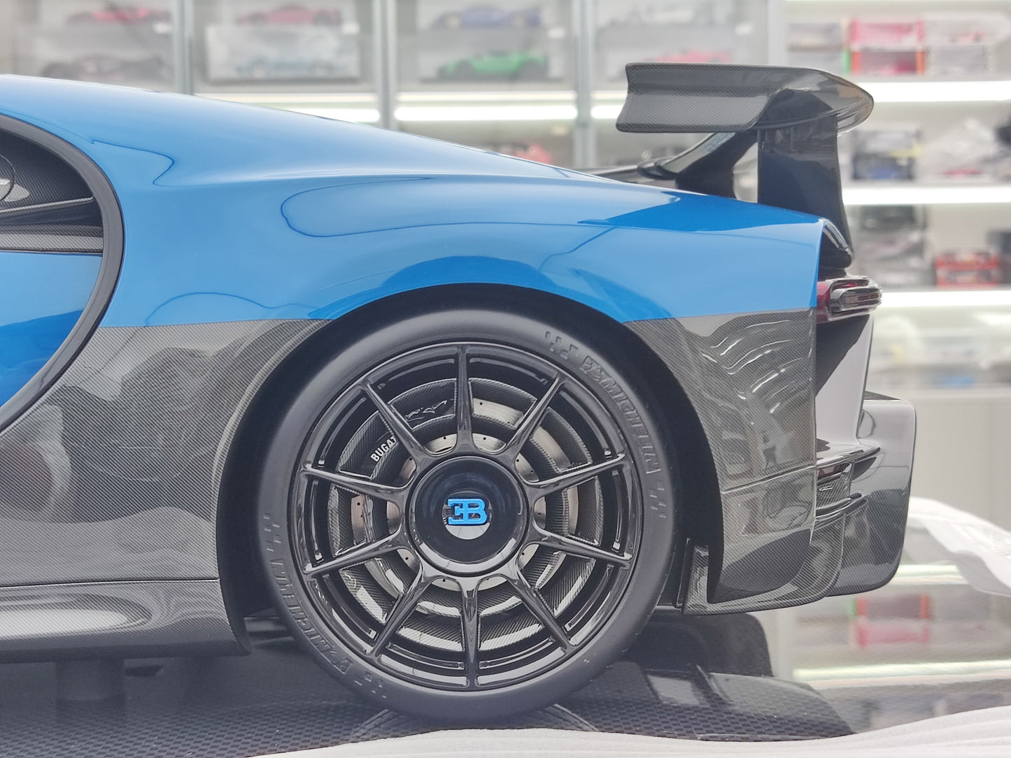 MR 1/8 Bugatti Chiron Pur Sport Dynamic Blue Simulated Car Model MR194