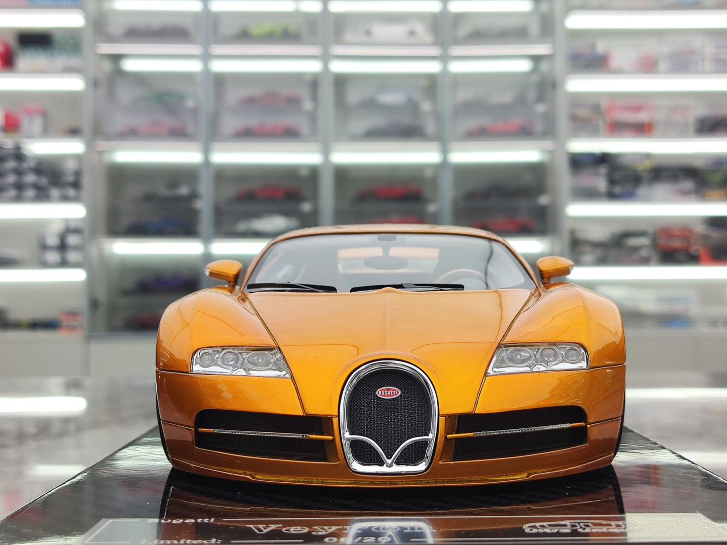 UU 1/18 Bugatti Veyron Gold Resin Car Model JS-UU002