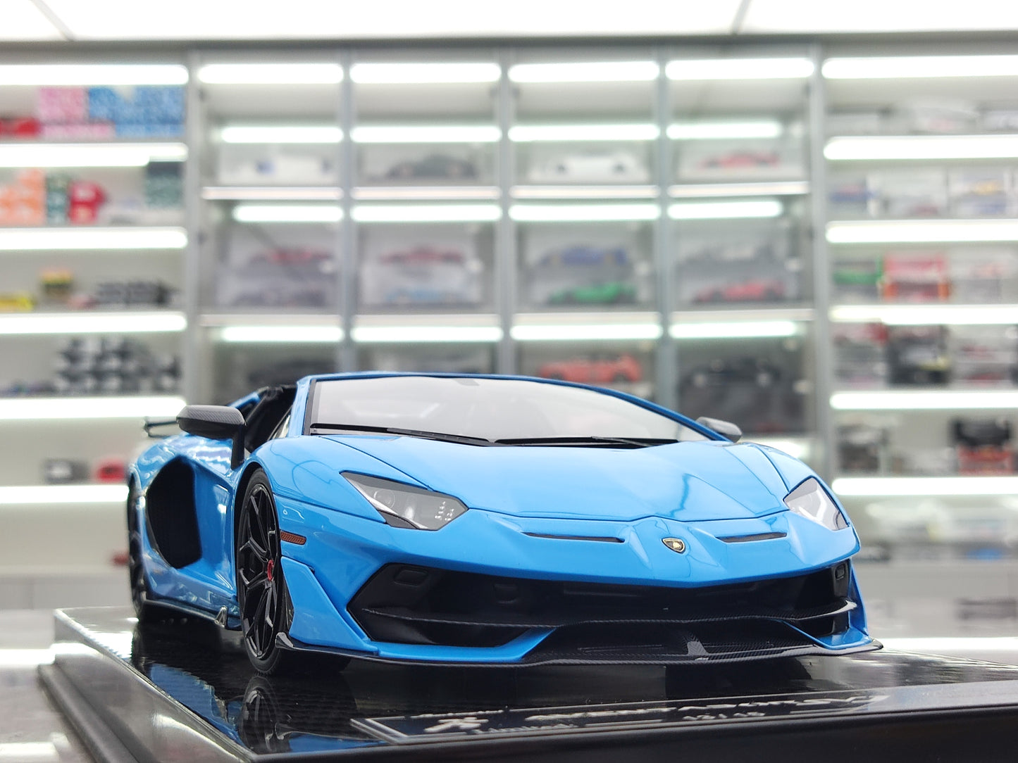 UU 1/18 Lamborghini SVJ Baby Blue UU002