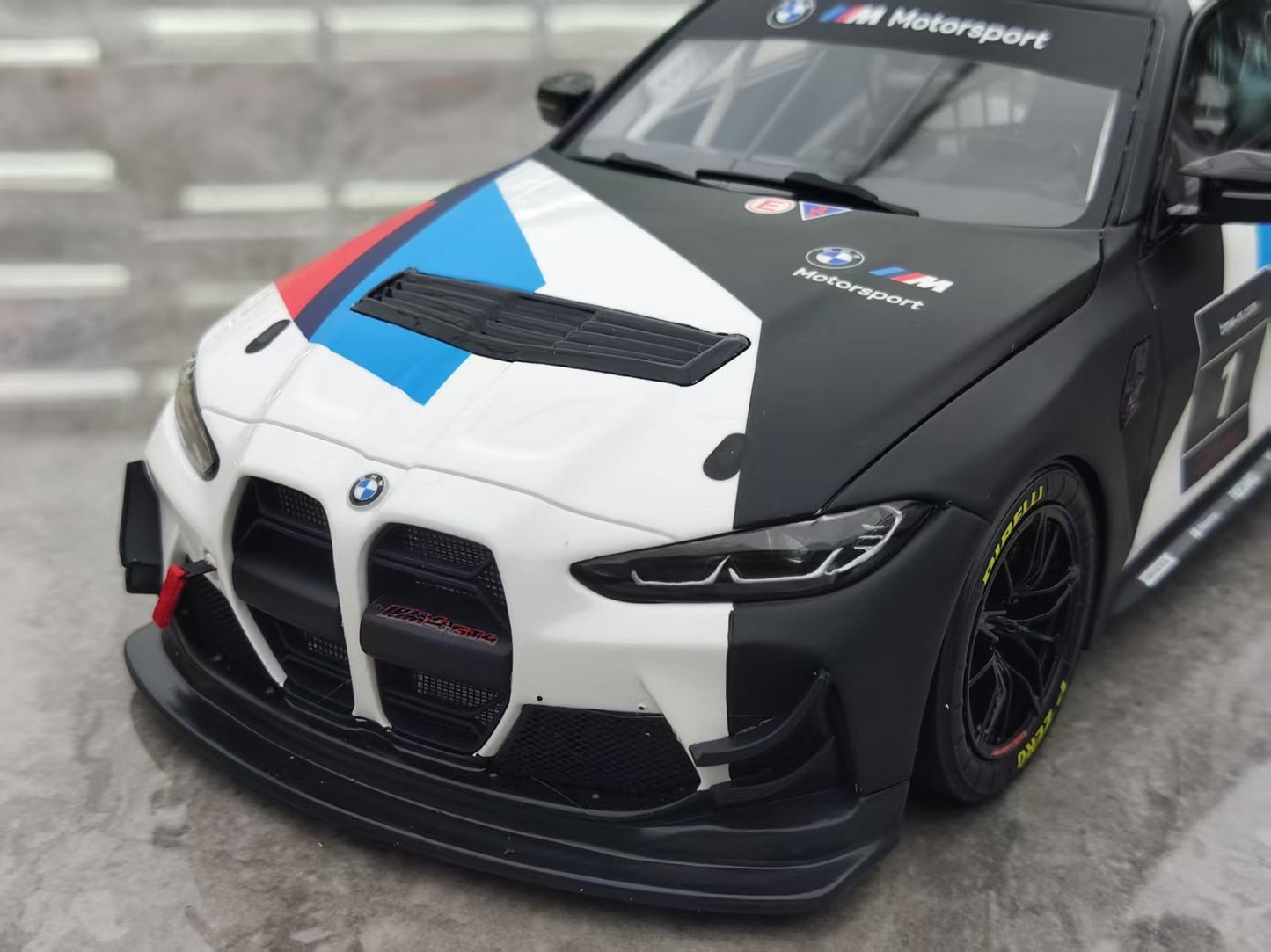 OTTO 1/18 BMW M4 GT4 PRESENTATION Resin Car Model OT1228