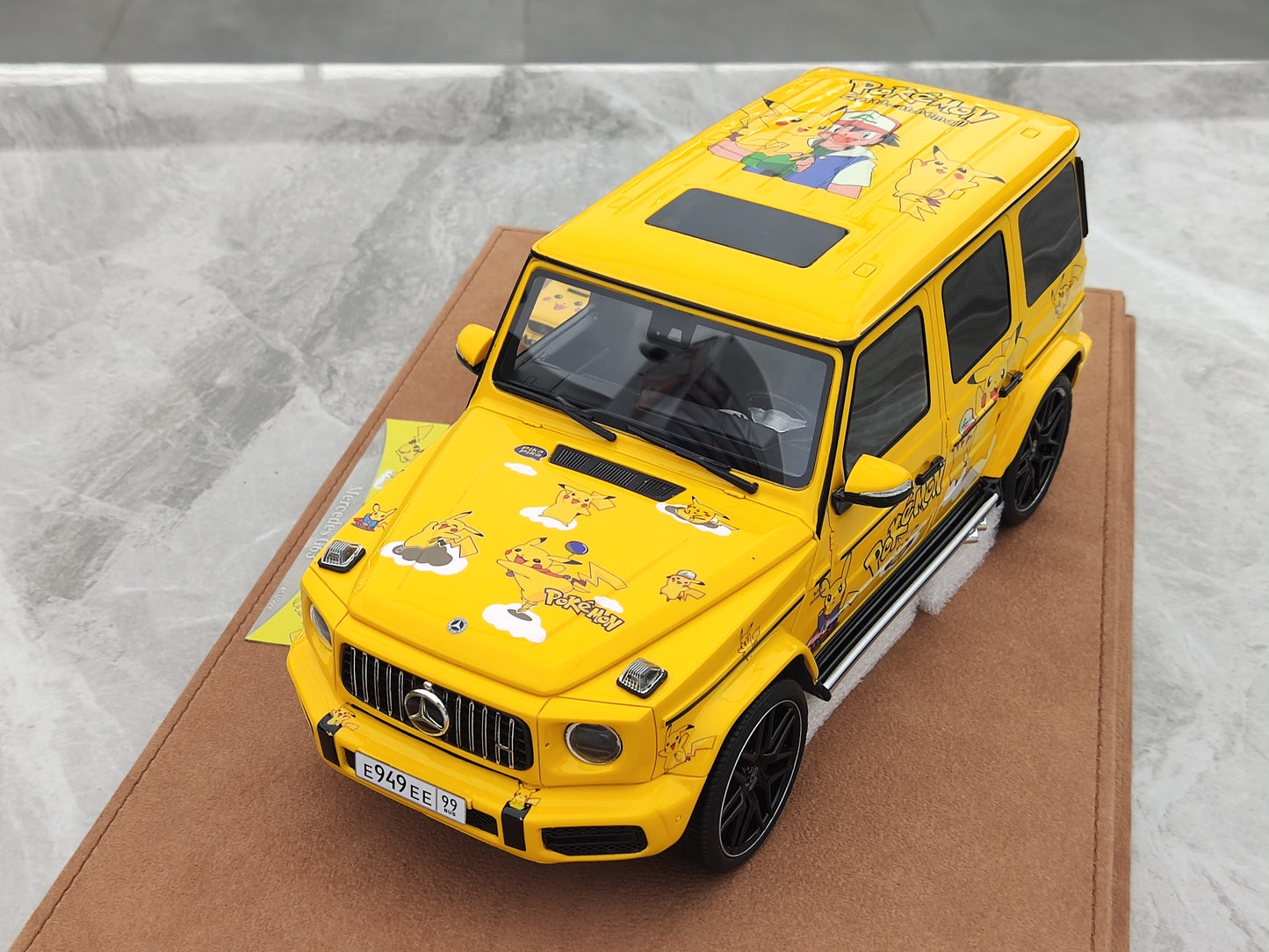 VIP 1/18 Mercedes-Benz G63 Pikachu Set Simulated Car Model JS-VIP001
