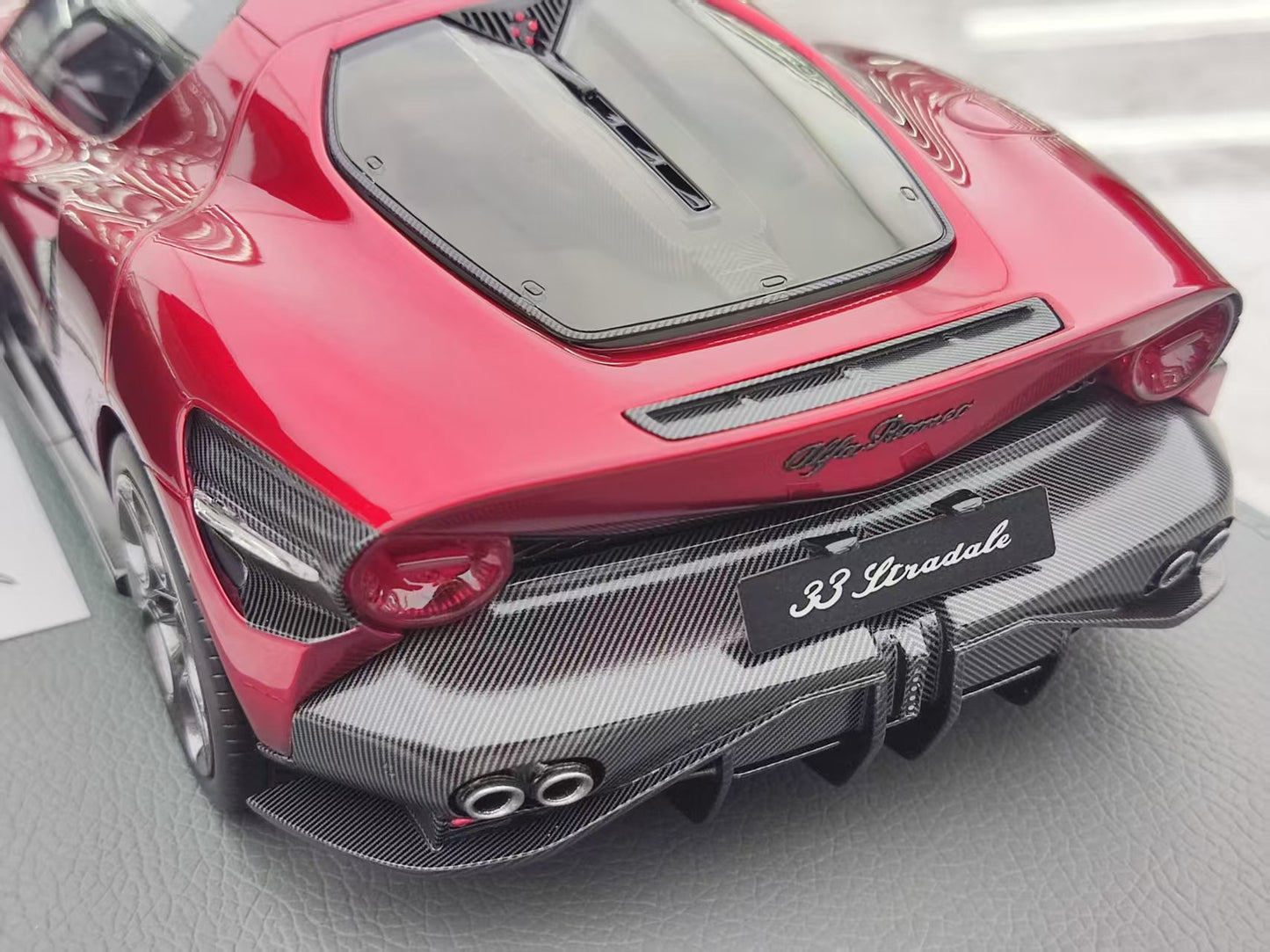 BBR 1/18 Alfa Romeo 33 Stradale Red Leather Base Car Model P18264A