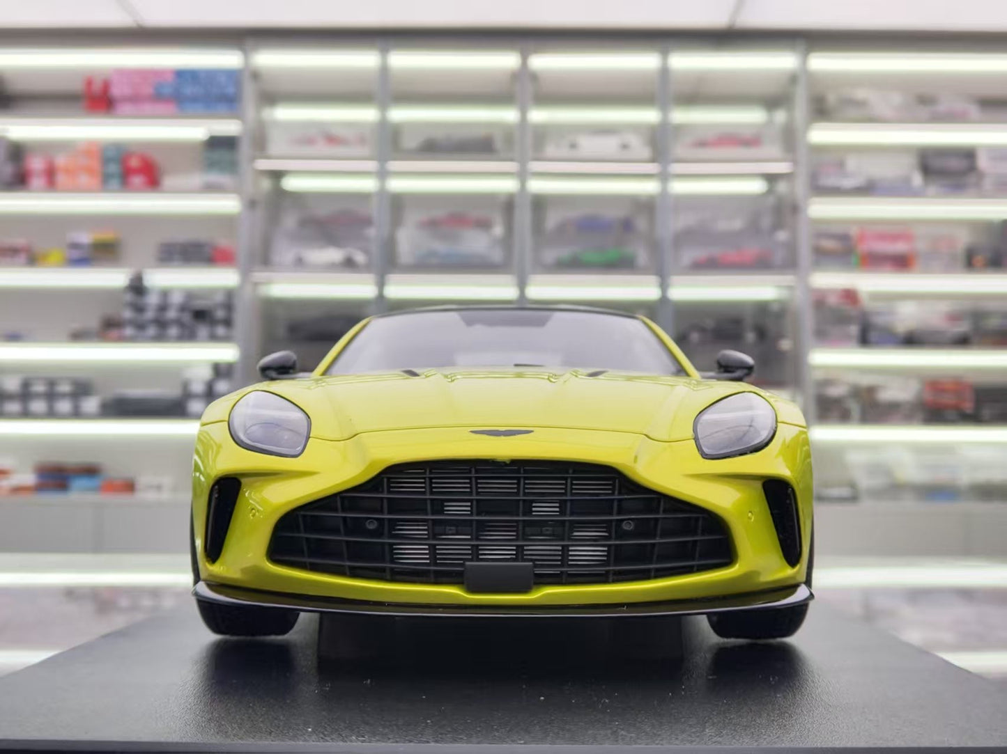 GT SPIRIT 1/18 Aston Martin Vantage Simulation Model Car GT514