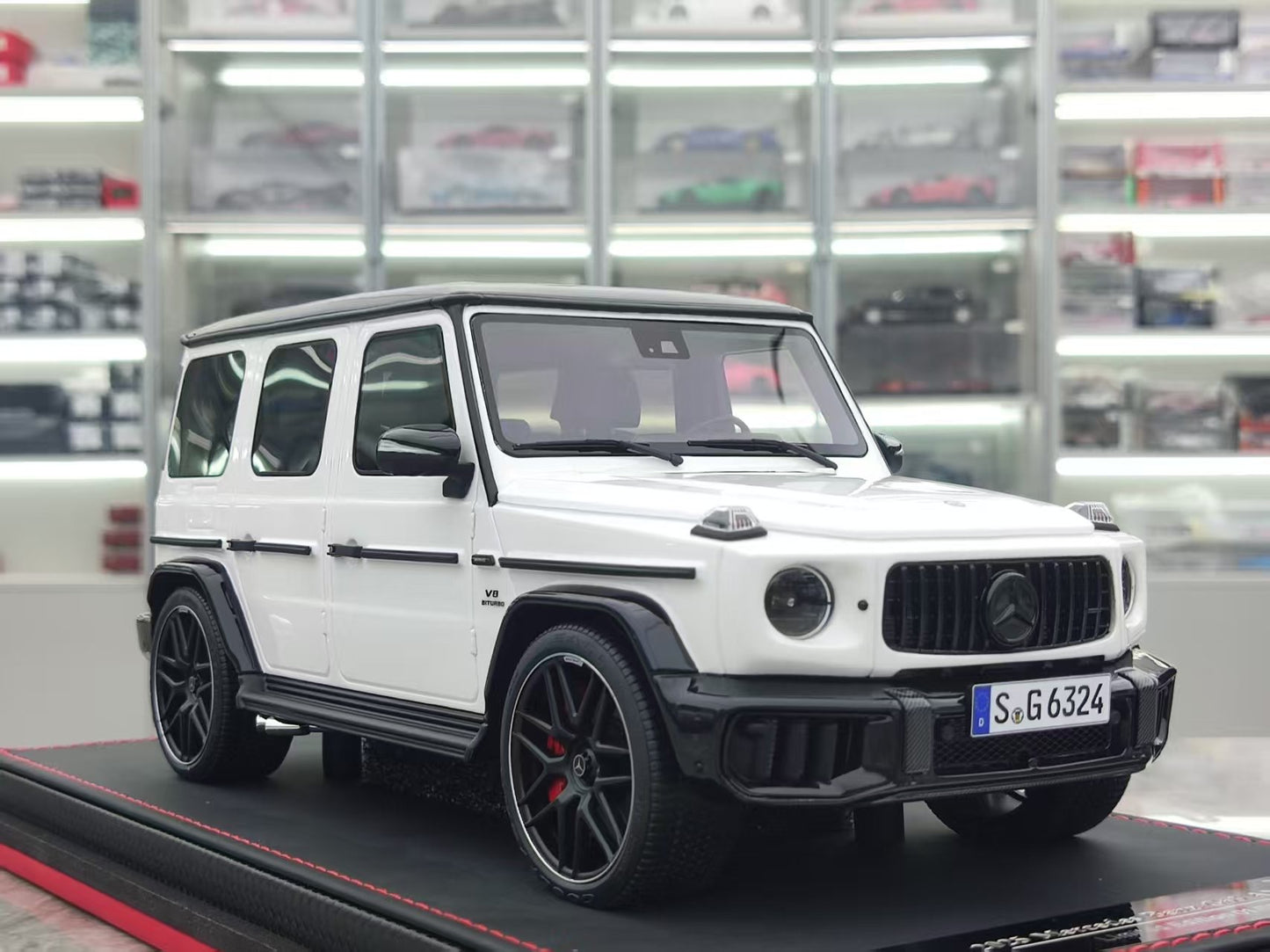 BBA MODEL 1/18 Mercedes-Benz G63 AMG Panda Color Model Car BBA025