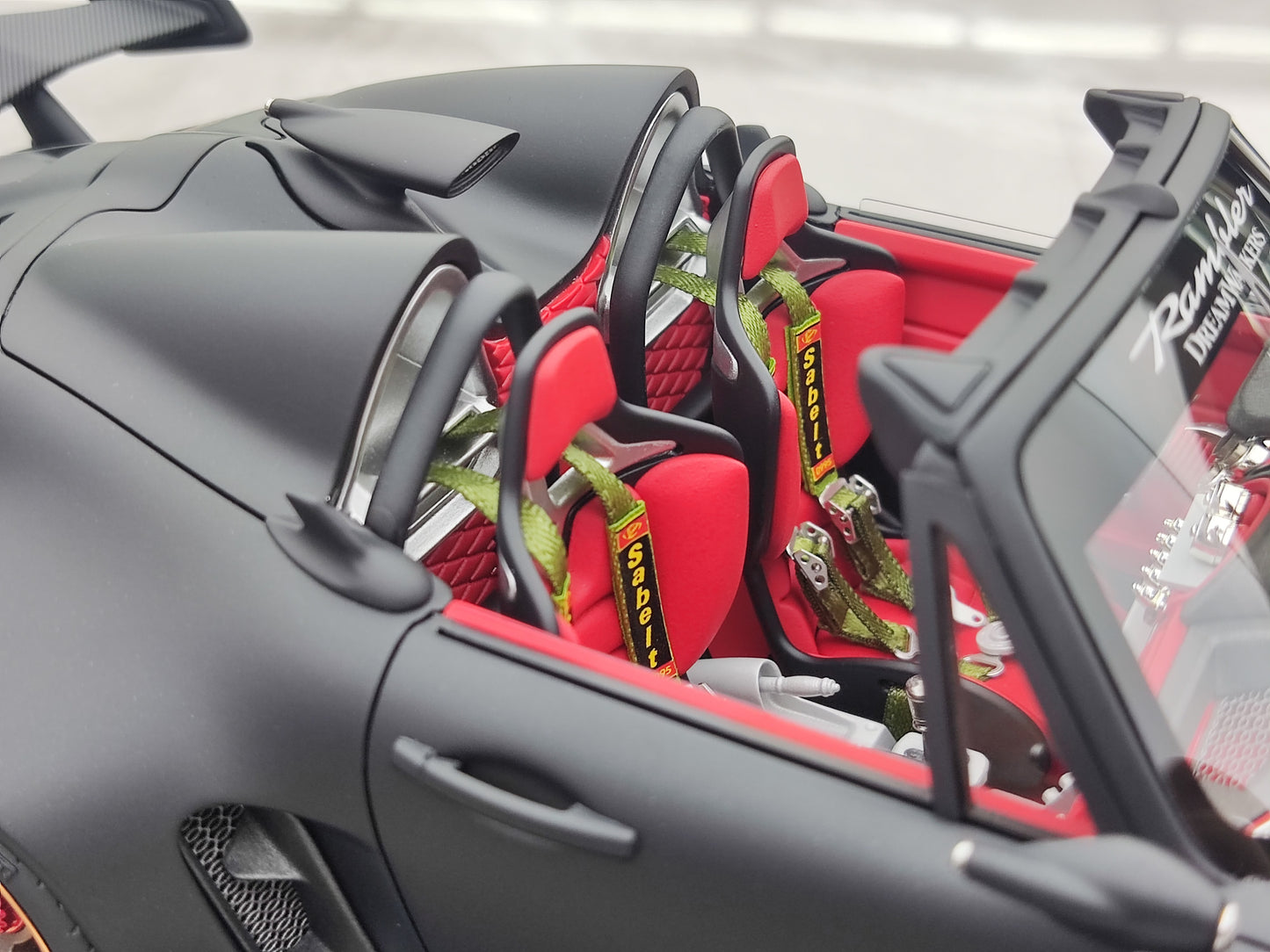 Dreamwalkers 1/18 Porsche CHEVALIER D995 Matte Black Model Car C-D995-BK02