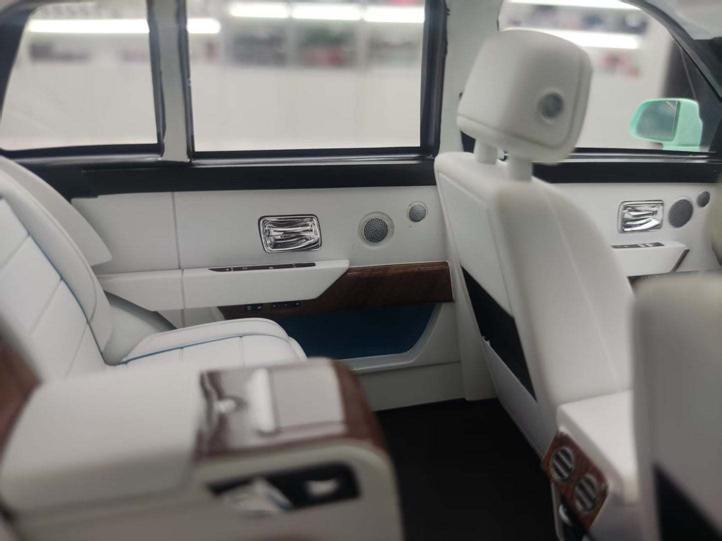 GL 1/18 Rolls-Royce Cullinan Saga Green JS-GL028