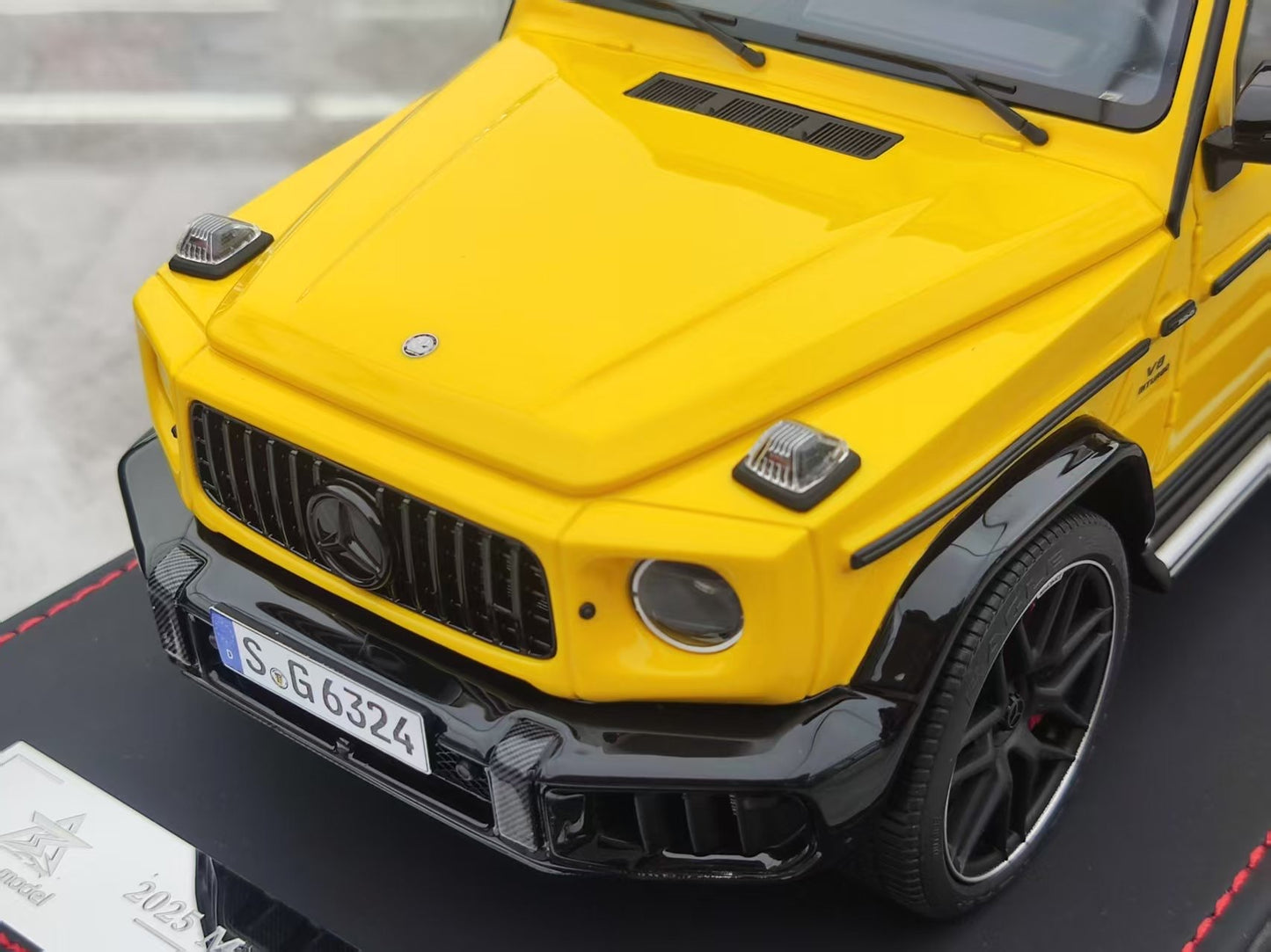 BBA MODEL 1/18 Mercedes-Benz G63 AMG Yellow Model Car BBA027