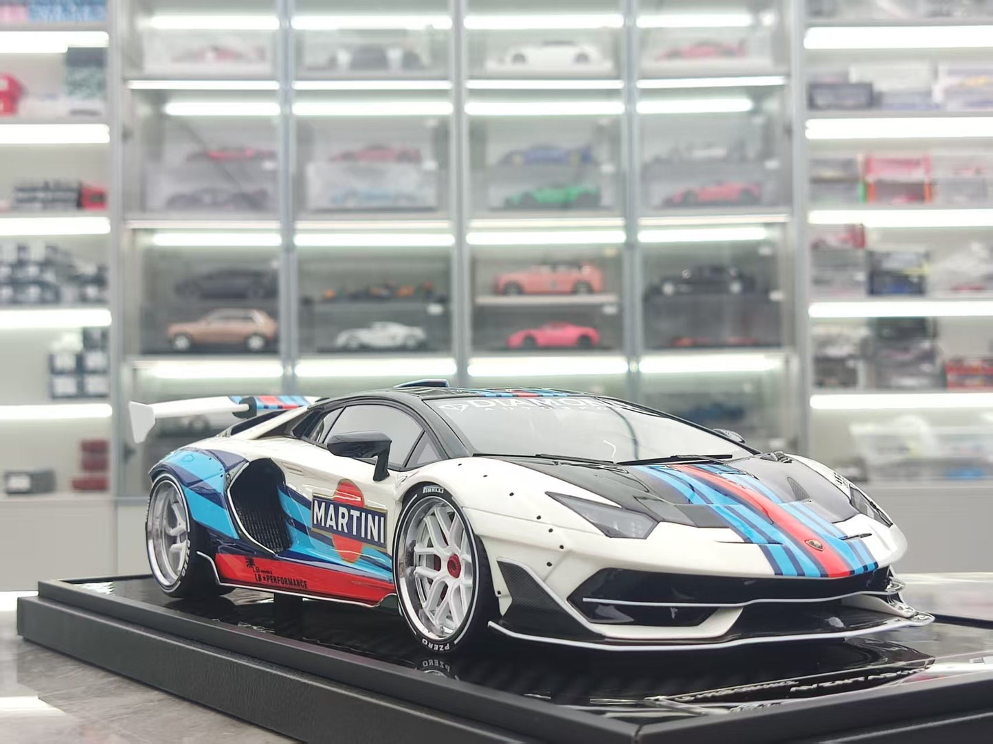 VIP 1/18 Lamborghini LBWK SVJ Martini Car Model VIP175