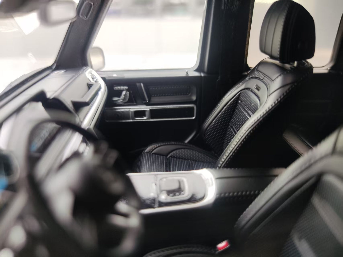 BBA MODEL 1/18 Mercedes-Benz G63 AMG Panda Color Model Car BBA025