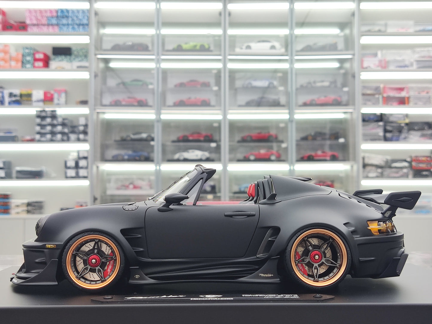 Dreamwalkers 1/18 Porsche CHEVALIER D995 Matte Black Model Car C-D995-BK02