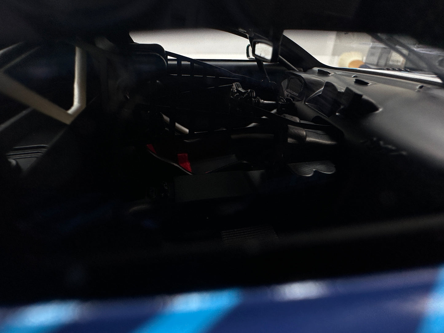 Topspeed 1/18 Aston Martin Vantage GT3 Evo – White & Blue Livery (TS0709)