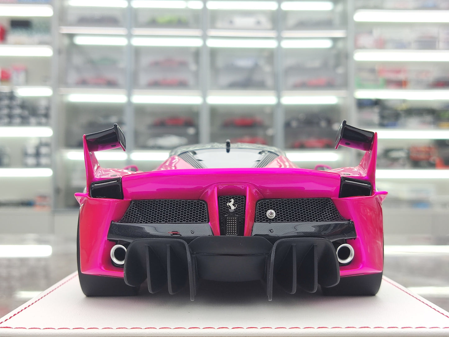 CE 1/18 Ferrari FXXK Electric Pink with Carbon Top Simulated Car Model JS-CE007