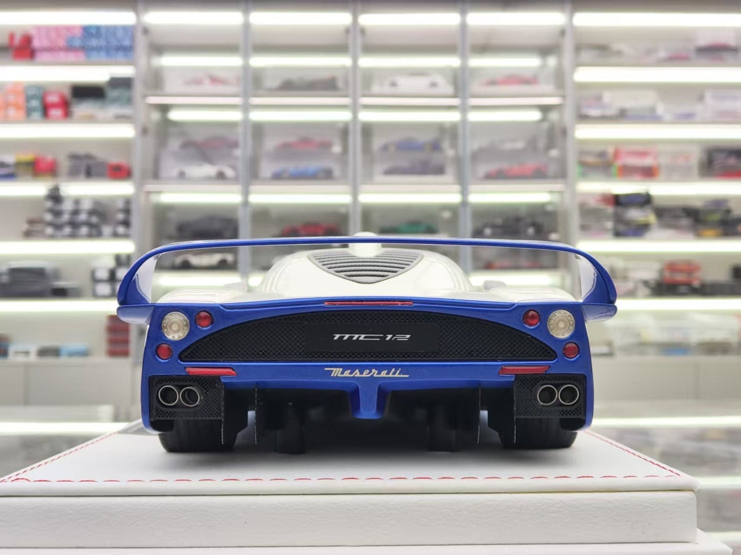 GL MODEL 1/18 Maserati MC12 Street Edition Simulation Car Model GM007