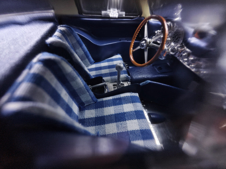 V8 MODEL 1/18 Mercedes-Benz 300SLR Resin Car Model with opening hood and detailed engine.