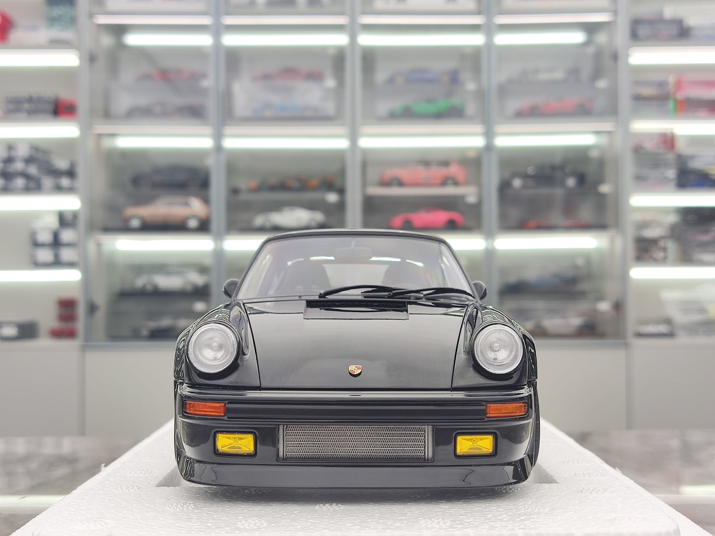 AUTO Art 1/18 Porsche 930 Turbo (BlackBird) Black 78158