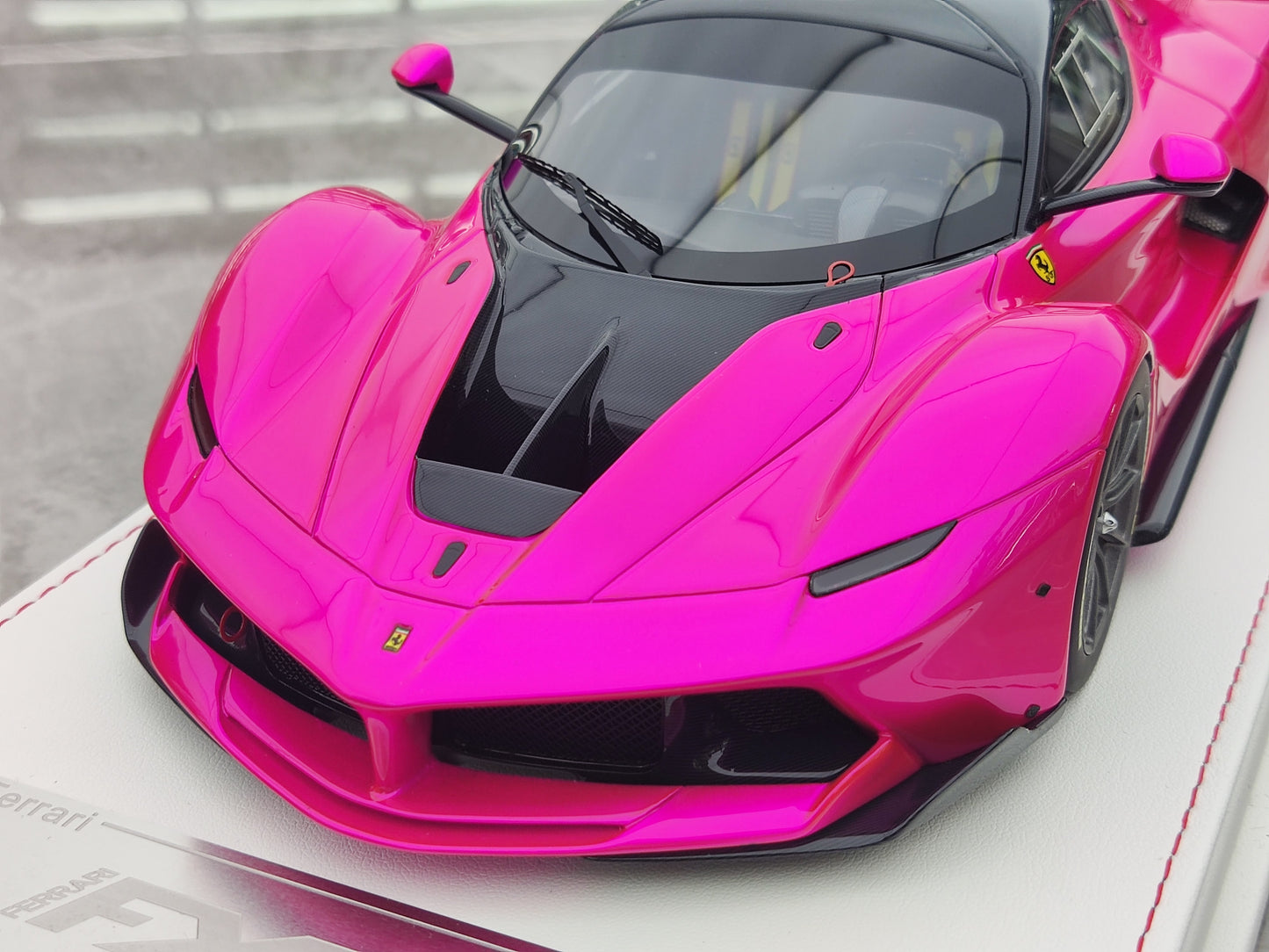 CE 1/18 Ferrari FXXK Electric Pink with Carbon Top Simulated Car Model JS-CE007