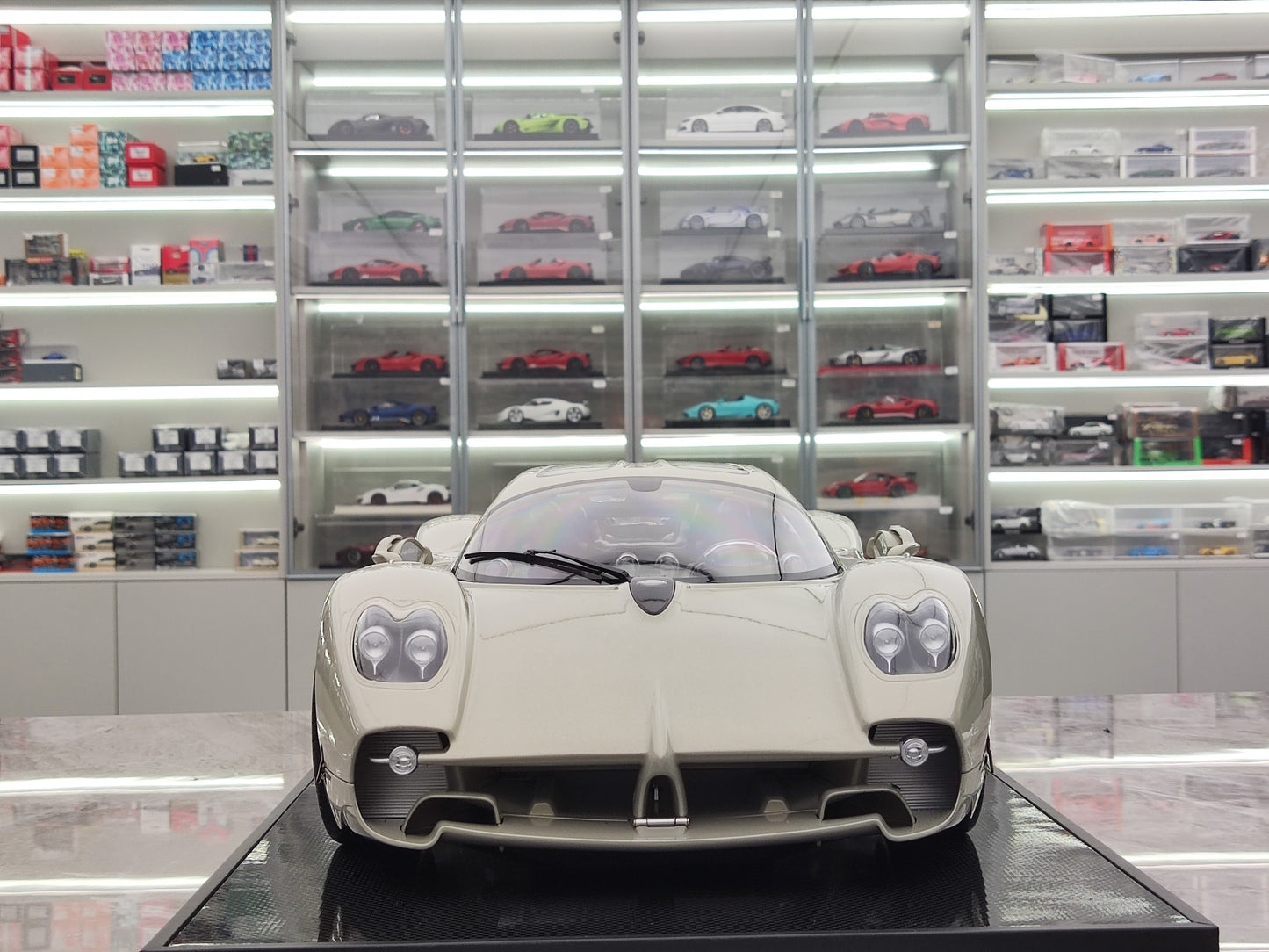 POCHER 1/8 Pagani Utopia Coupé Rinascimento Lucido Pocher Finished Product Release Color Alloy Model Ornaments PC004