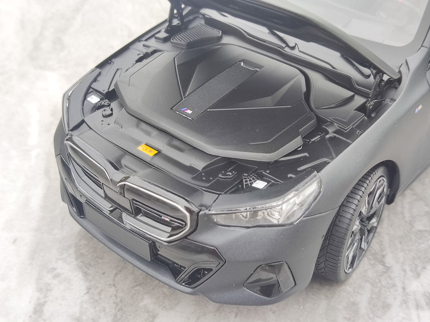 MINICHAMPS 1/18 BMW i5 Metallic Gray Simulation Alloy Car Model 110023401