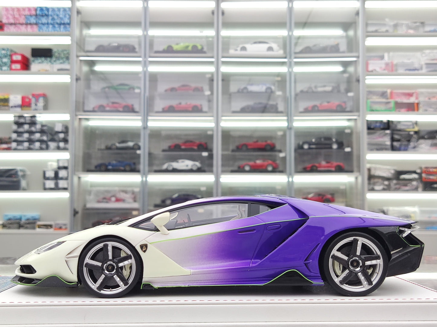 TE 1/18 Lamborghini Centenario Gradient Purple/Glow-in-the-Dark Green Resin Car Model JS-TE002