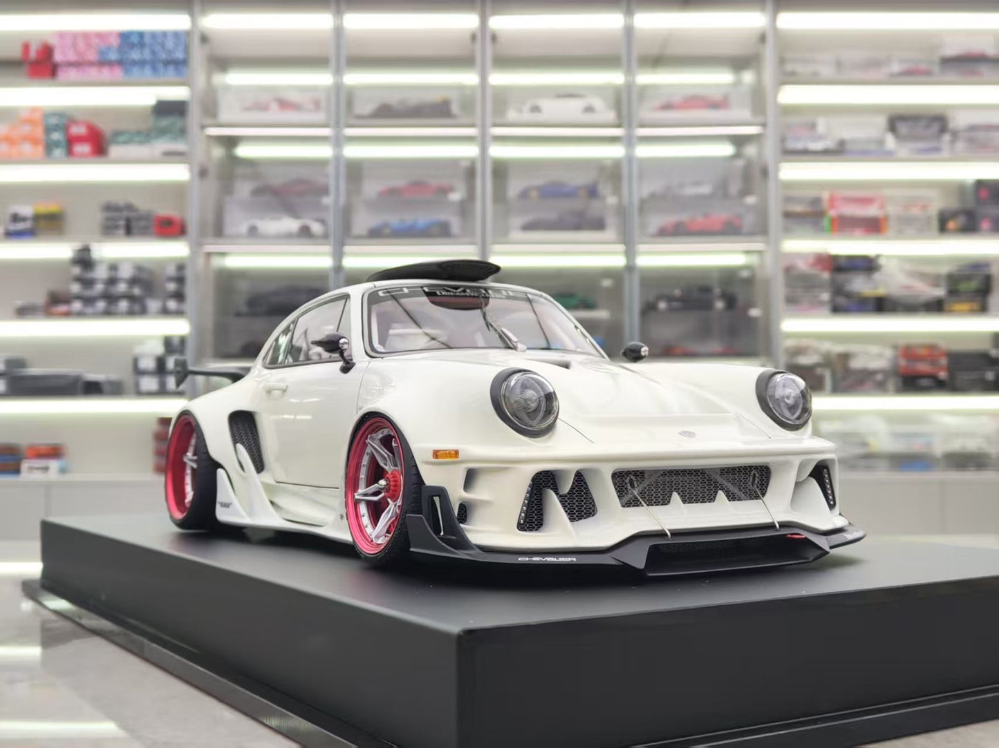 Dreamwallers 1/18 Porsche 911 Modified White Simulated Car Model C-D995-SW01