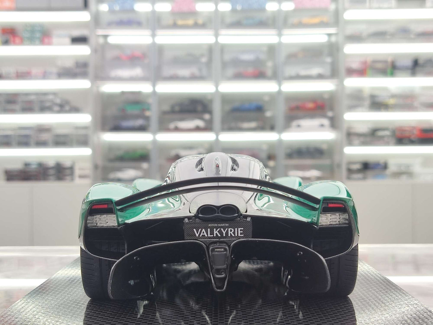 FRONTIART 1/18 Aston Martin Valkyire British Green FA146