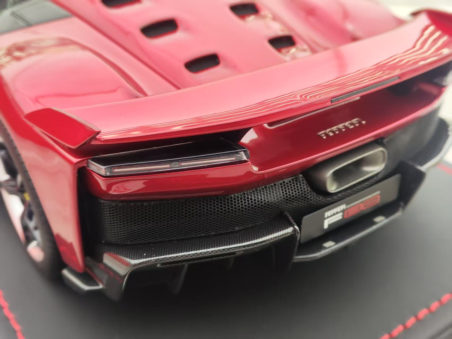 MR 1/18 Ferrari F80 Hardtop Red Model Car FE045A