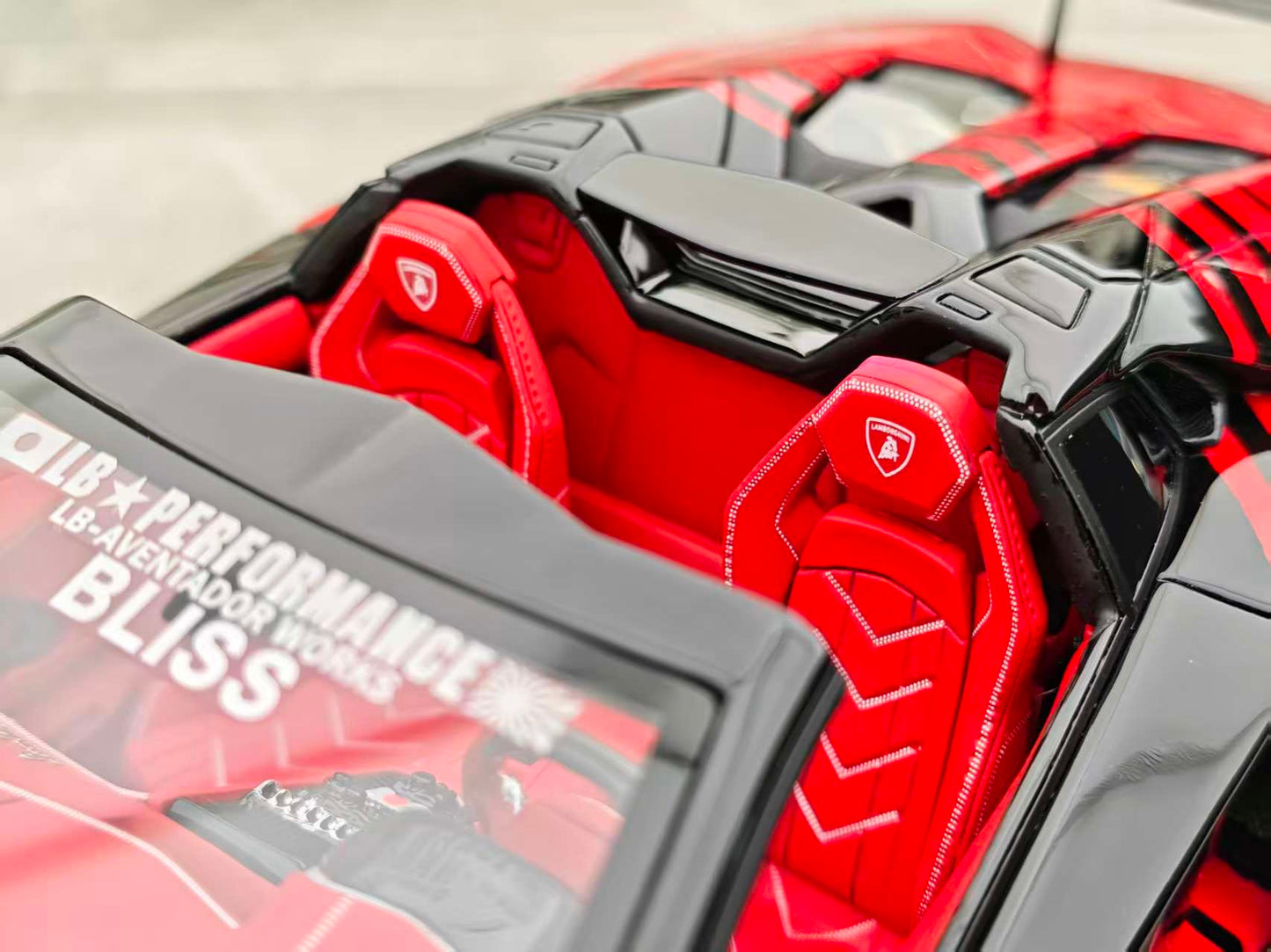 ARES MODEL 1/18 Lamborghini Aventad 2.0 ROADSTER Black/Red ARES013