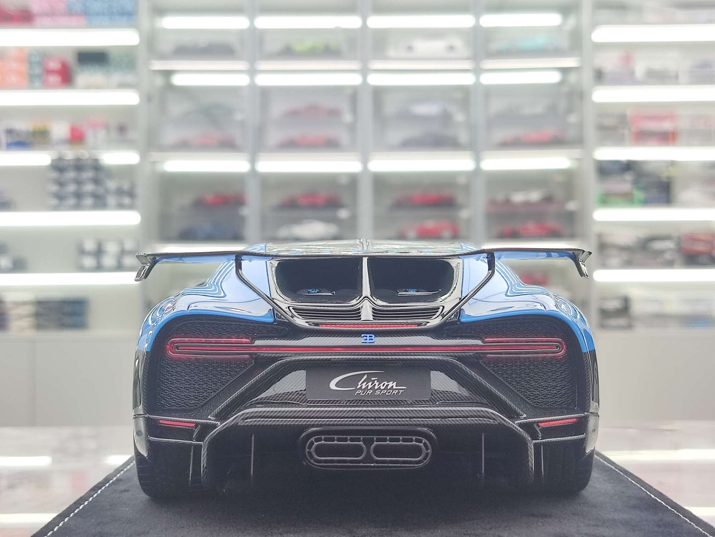 HH Model 1/18 Bugatti Chiron Pur Sport Presentation HH455