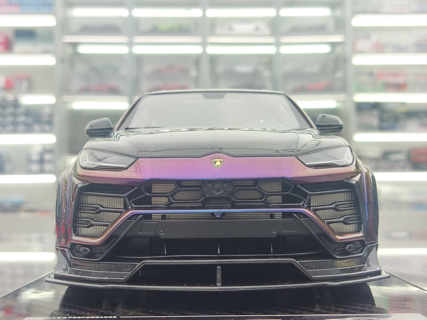 UU 1/18 Lamborghini URUS Color-Changing Purple Resin Car Model JS-UU010
