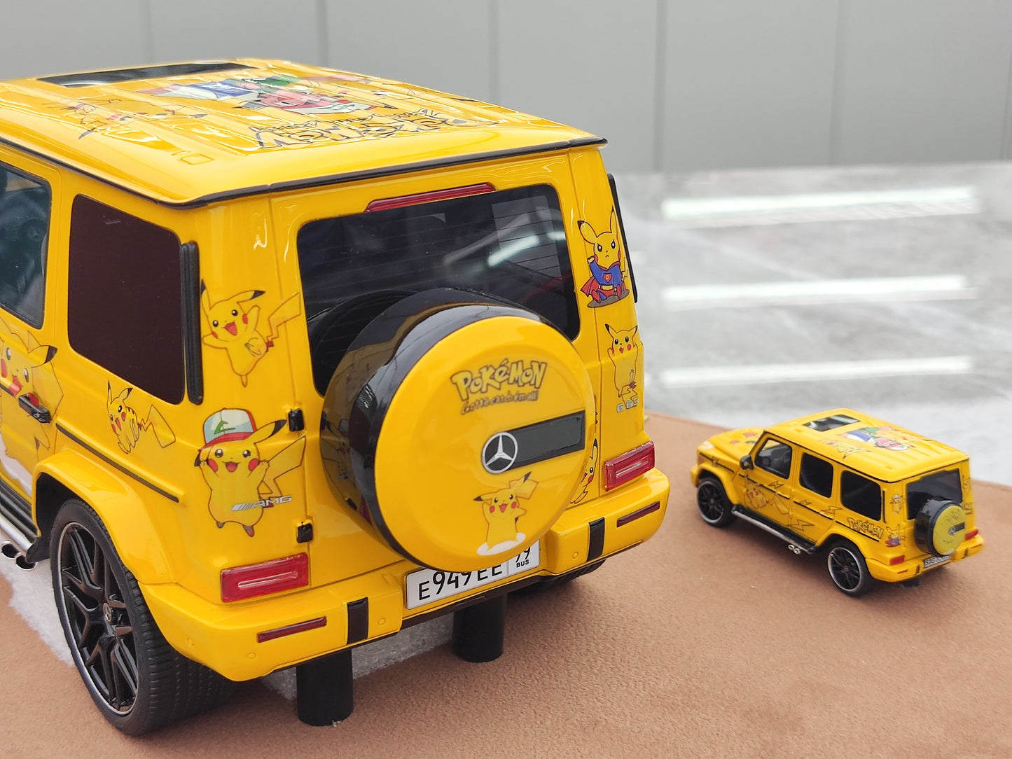 VIP 1/18 Mercedes-Benz G63 Pikachu Set Simulated Car Model JS-VIP001