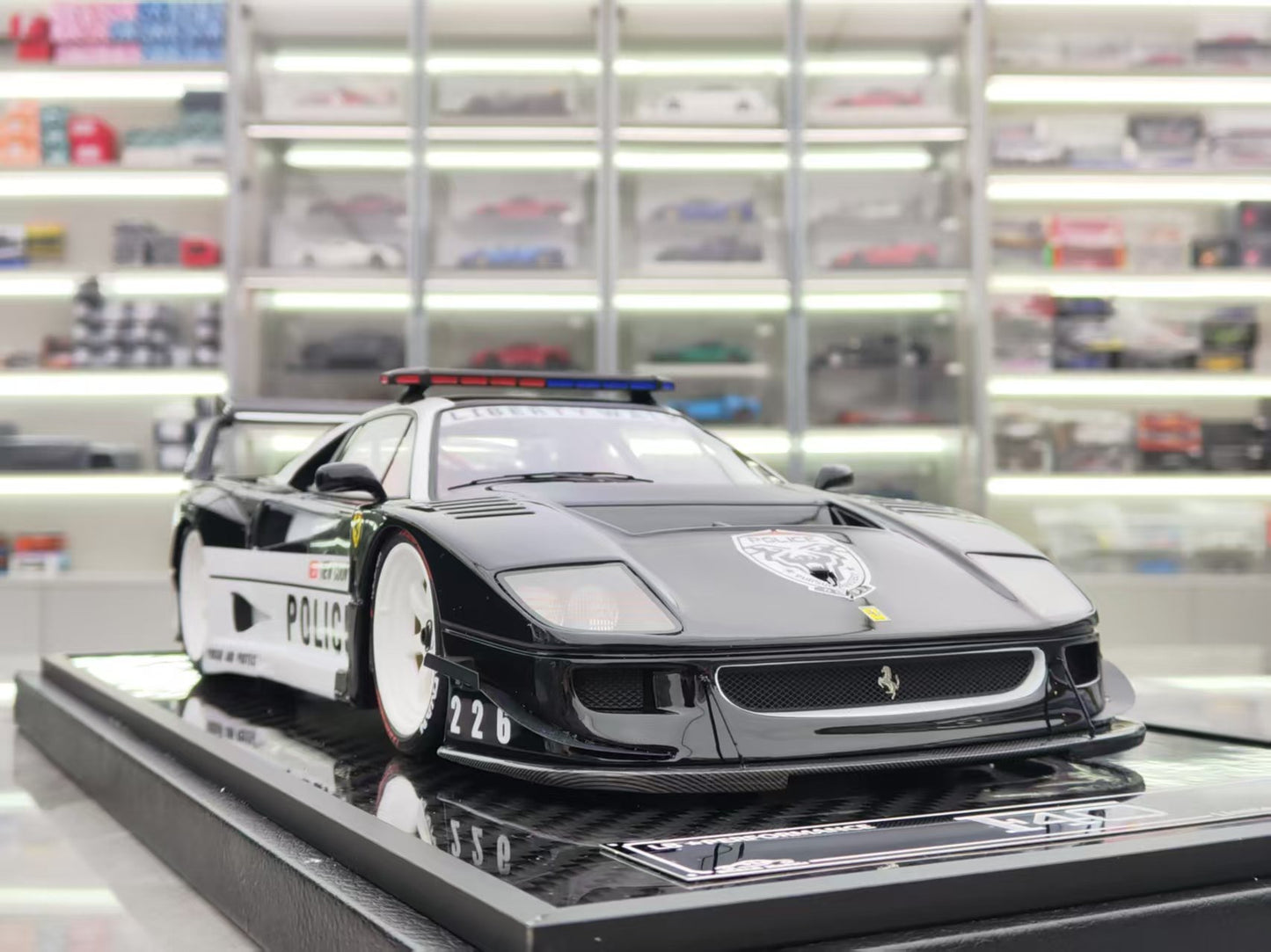 VIP 1/18 Ferrari F40 Flying Police Car Livery Resin Model VIP173