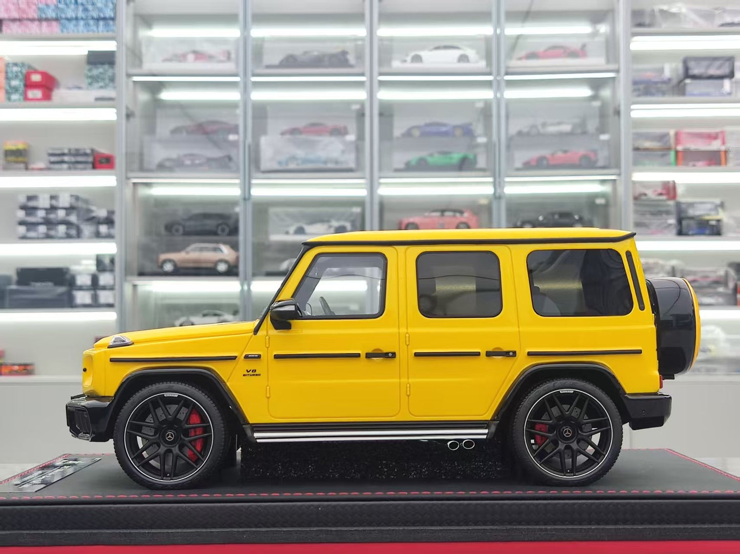 BBA MODEL 1/18 Mercedes-Benz G63 AMG Yellow Model Car BBA027