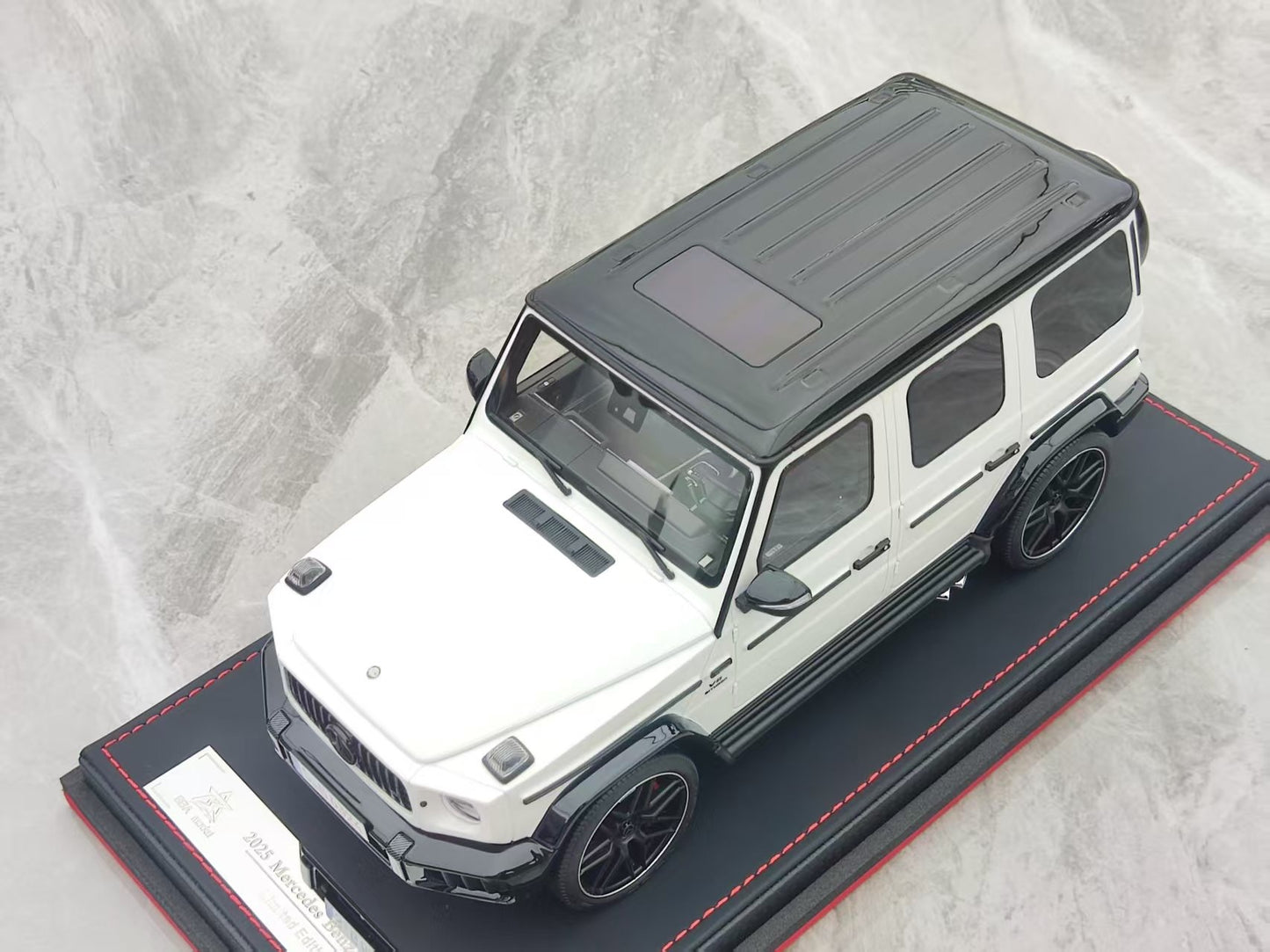 BBA MODEL 1/18 Mercedes-Benz G63 AMG Panda Color Model Car BBA025