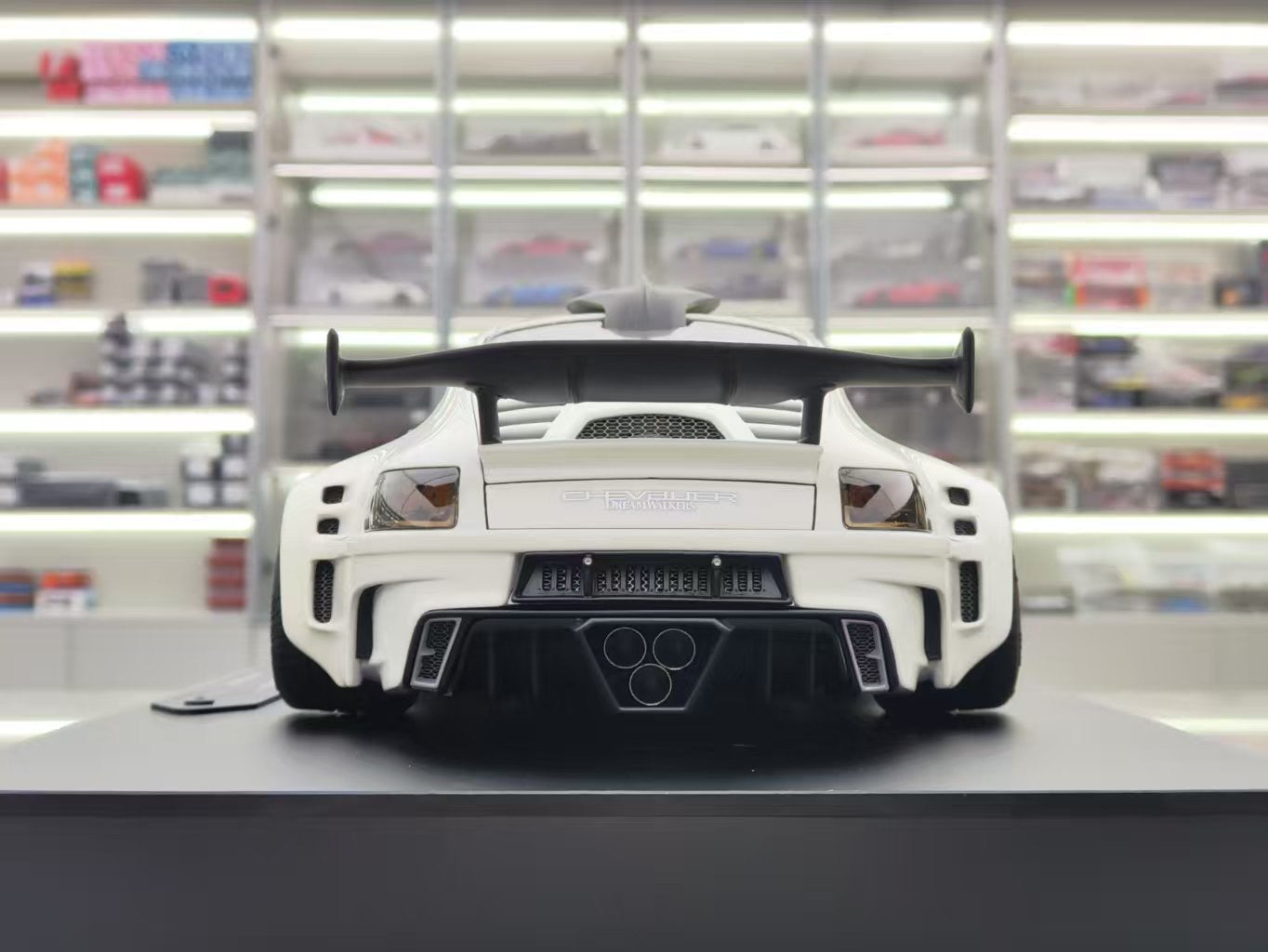 Dreamwallers 1/18 Porsche 911 Modified White Simulated Car Model C-D995-SW01