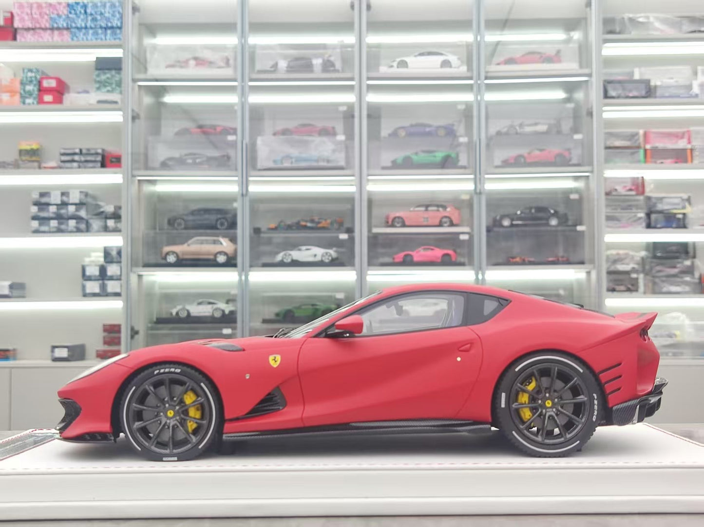 TE 1/18 Ferrari 812 Competizione Matte Red Resin Model JS-TE004