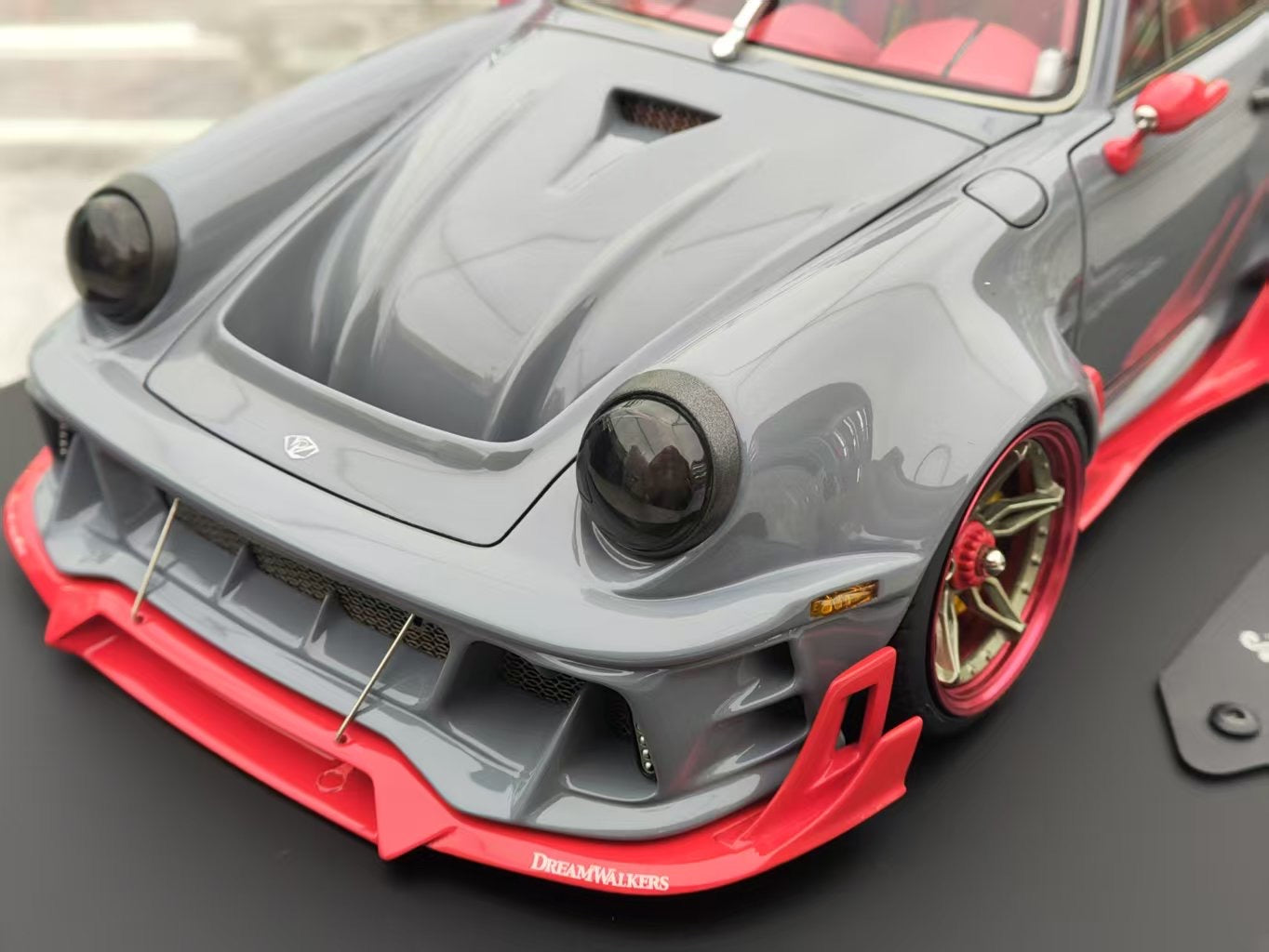 Dreamwallers 1/18 Porsche 911 Modified Grey Simulated Car Model C-D995-RG01