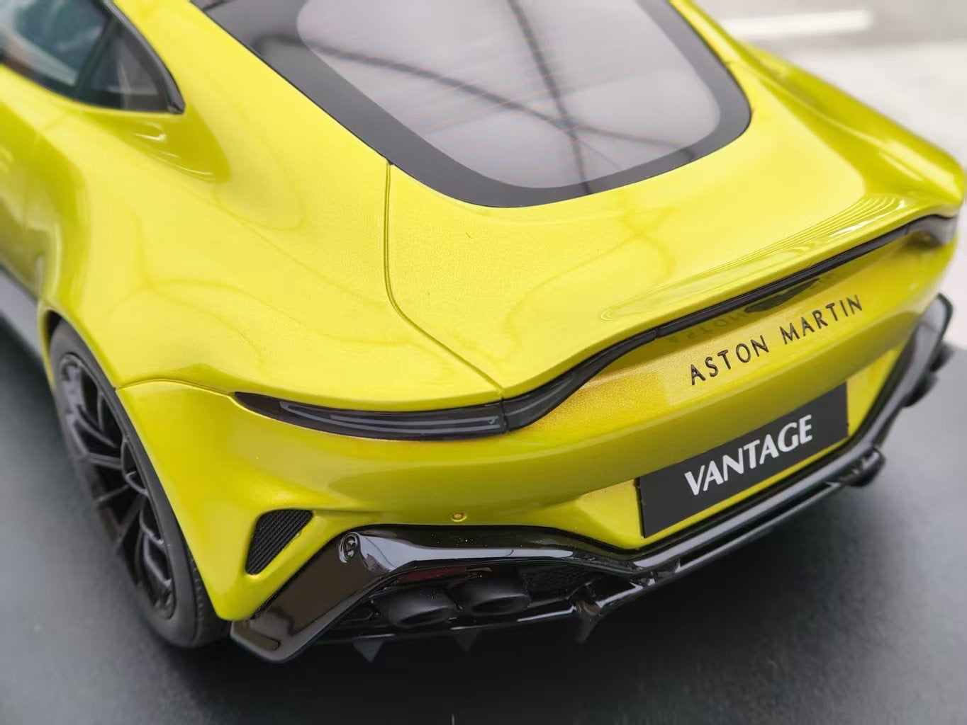 GT SPIRIT 1/18 Aston Martin Vantage Simulation Model Car GT514