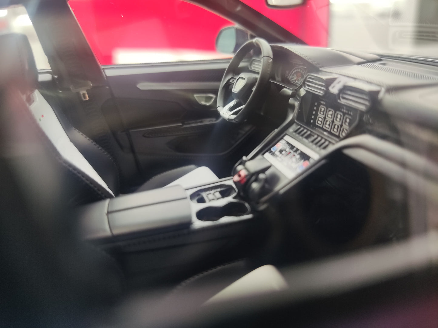 UU 1/18 Lamborghini URUS Color-Changing Purple Resin Car Model JS-UU010