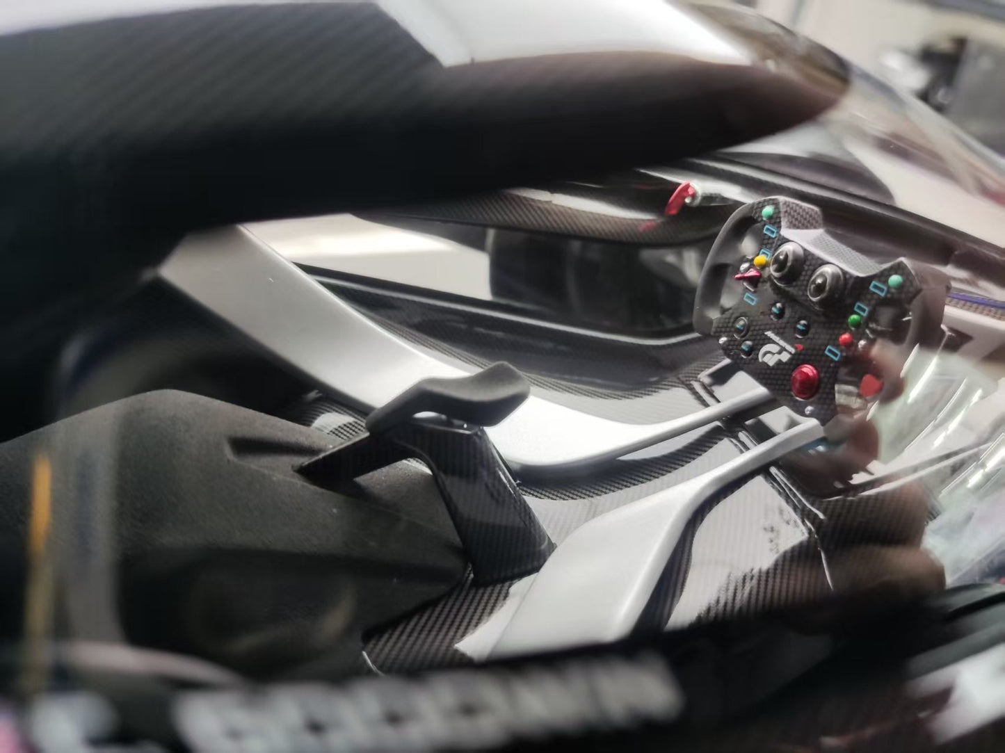 Amalgam 1/8 McLaren Ultimate Vision Gran Turismo - Signature Edition M5955-24