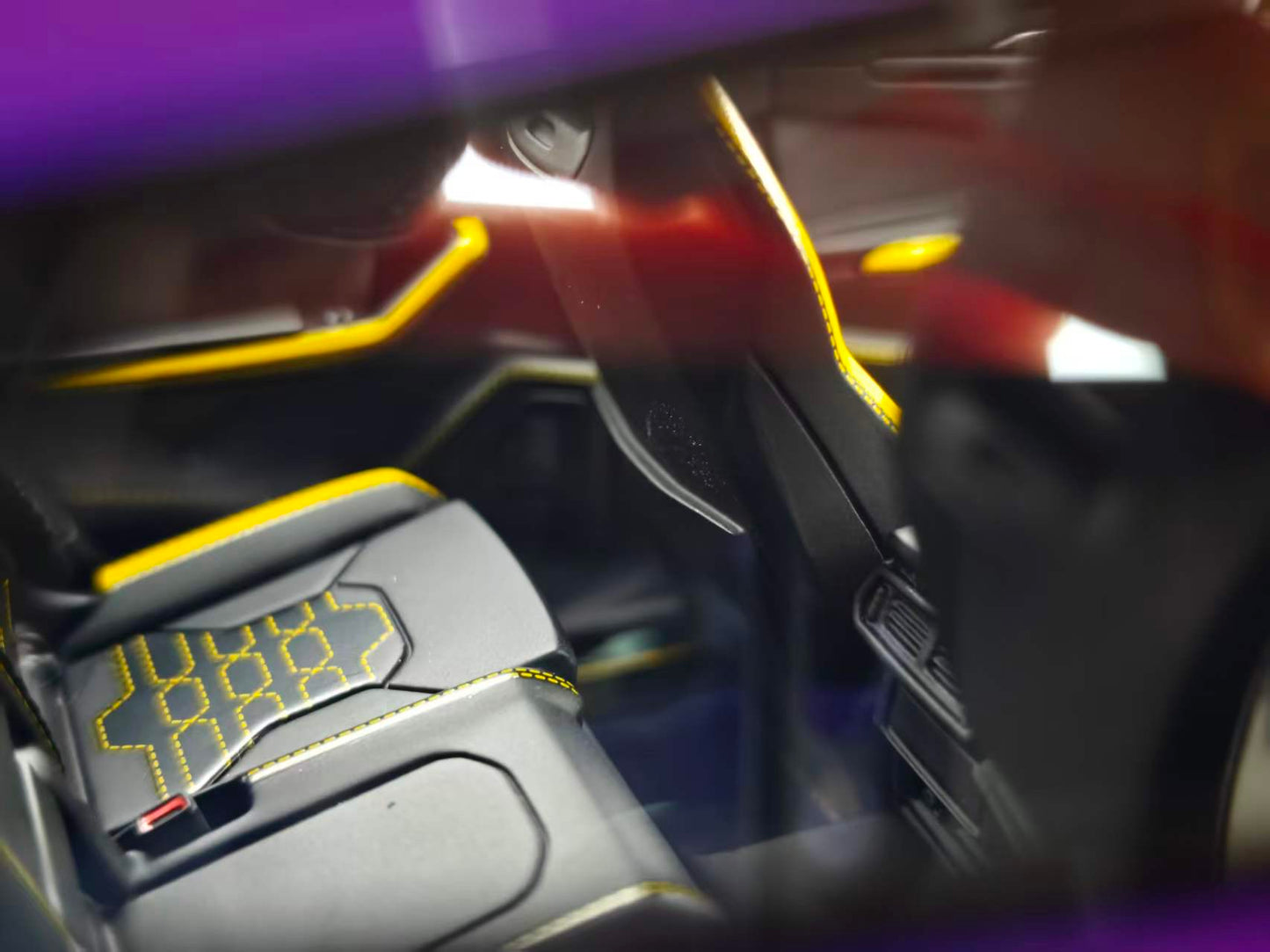 MR 1/18 Lamborghini Urus SE Purple LAMBO061D