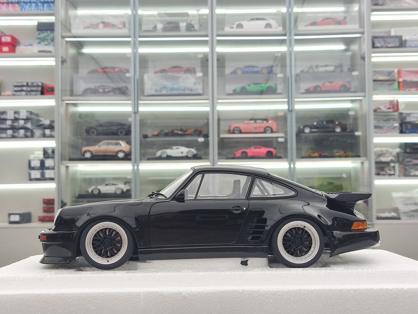 AUTO Art 1/18 Porsche 930 Turbo (BlackBird) Black 78158